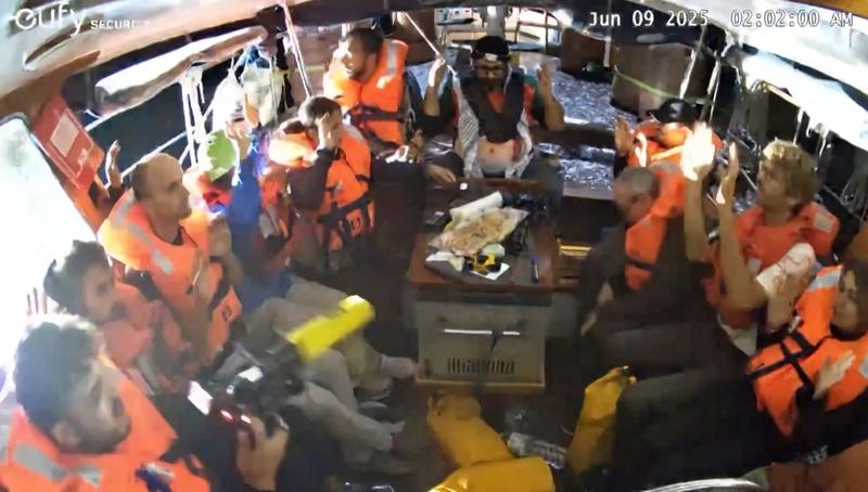 Freedom Flotilla, l’Idf ferma la Madleen diretta a Gaza: “Yacht da selfie, Greta Thunberg e gli altri a bordo saranno espulsi”