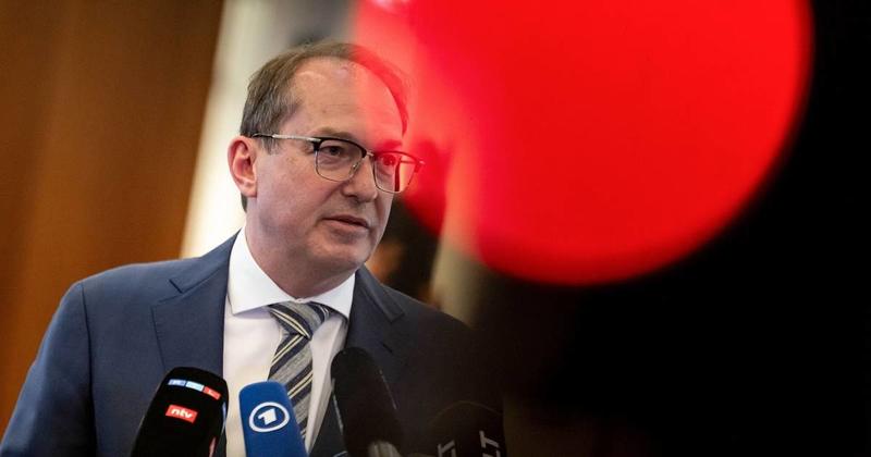 Dobrindt unter Druck: Ein Tiger — oder doch nur ein Bettvorleger?