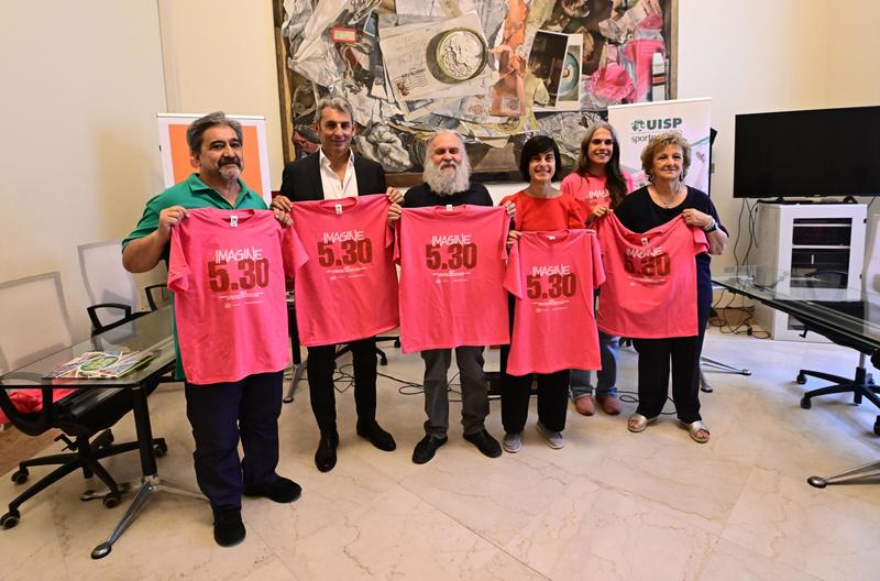 Bologna, la Run 5.30 si prepara a colorare la città. Anche Prodi allo start