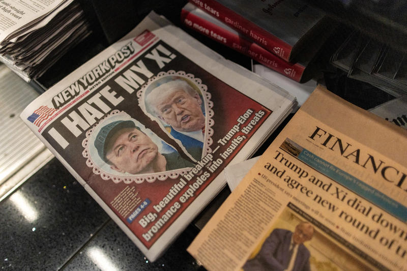 (POGLED) Kolumna Darinke Pavlič Kamien: Trump-Muskov resničnostni šov. Gledalci pa ne vedo, kaj gledajo
