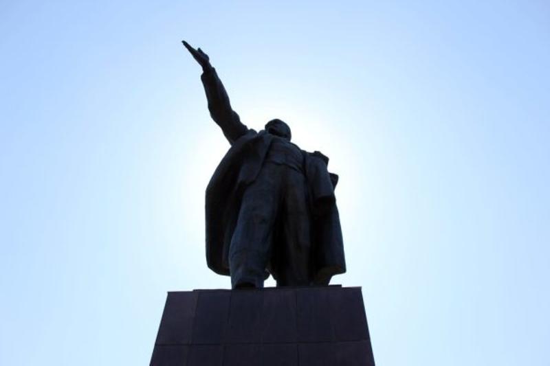 Kyrgyzstan’s Second City Osh Takes Down Lenin Statue