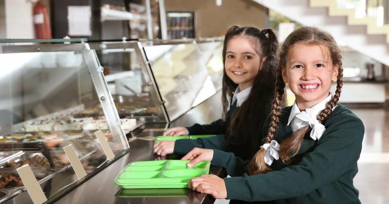 Australian kids BYO lunches to school. There is a healthier way to feed students