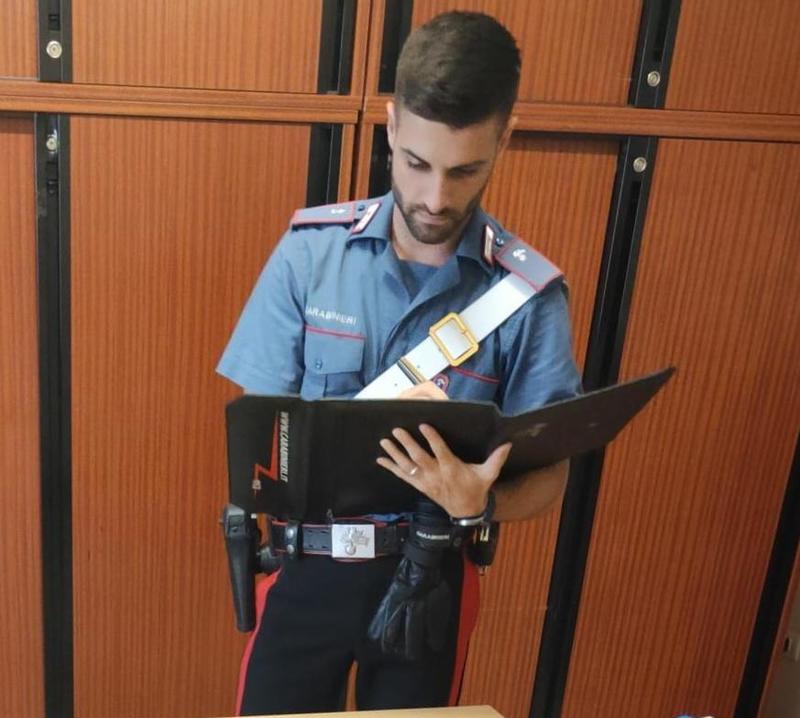 Guastalla, rapinato di 8 euro nel bar di una piscina