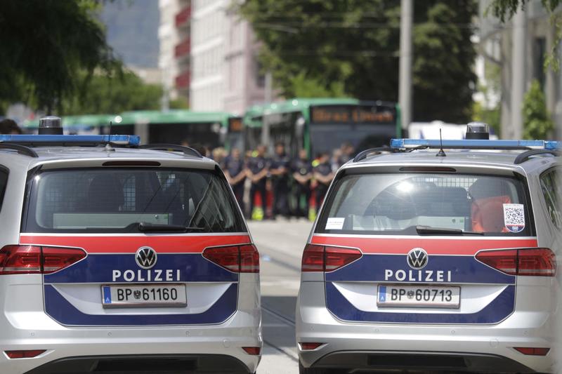 Graz, sparatoria a scuola: almeno 9 morti. Austria sotto choc. Il killer uno studente, forse si è ucciso. “Si considerava bullizzato”