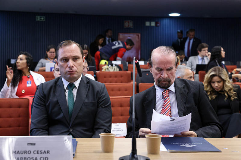 Mauro Cid é o pastel de vento que sustenta tese contra Bolsonaro