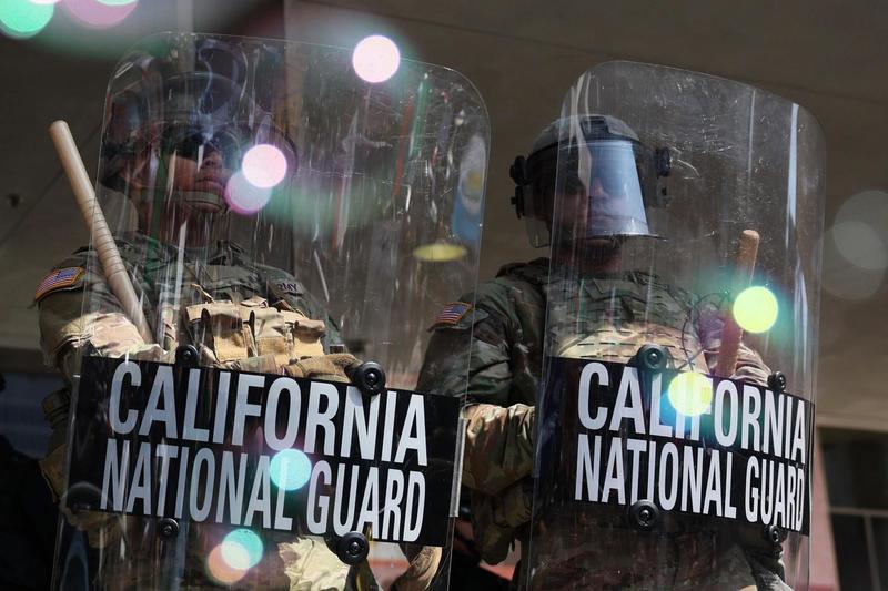 Trump invia i Marines a Los Angeles. Tensione altissima. Il governatore della California gli fa causa