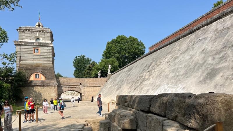 Ponte Milvio: apre il quarto parco di affaccio sul Tevere. Le terrazze tra pioppi e antichità romane