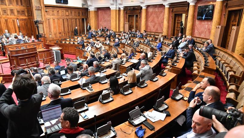 Bratina u Skupštini o medijskim zakonima