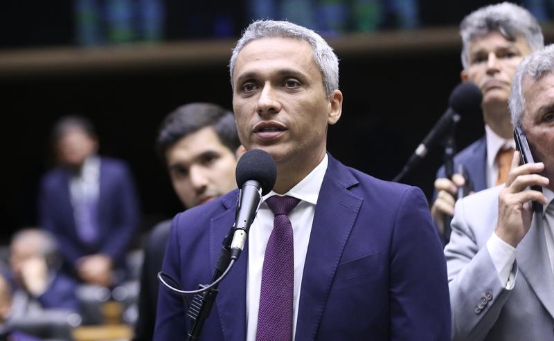 “Teatro asqueroso”: Gayer dispara contra julgamento do suposto golpe pelo STF