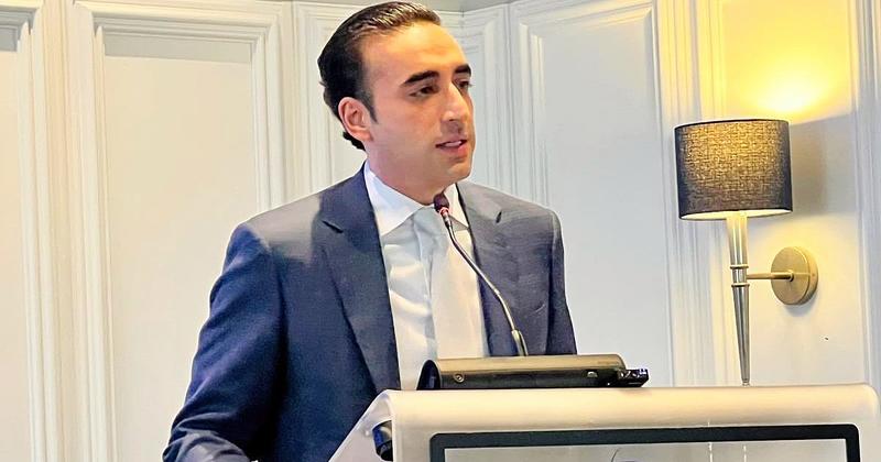 Pakistan offers peace... but threatens war with India