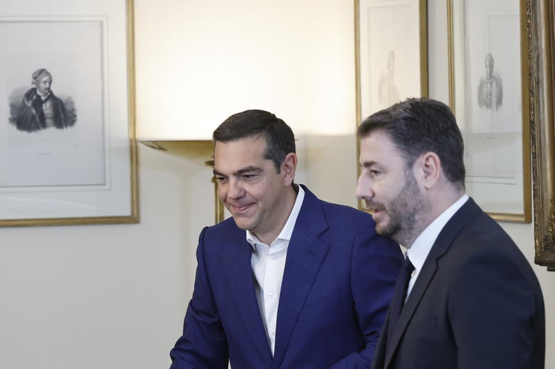 Αποστάσεις Ανδρουλάκη από Τσίπρα – Το ΠΑΣΟΚ βλέπει «κόμμα Τσίπρα» στον ορίζοντα και χαράζει αυτόνομη πορεία