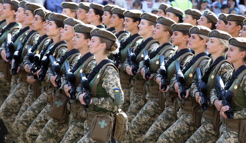 Ukraine: Debatte über verschärfte Mobilisierung – müssen Frauen bald an die Front?