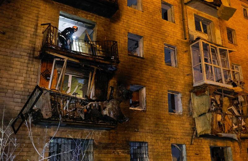 Ucraina, pesanti raid su Kharkiv. “Mosca frena sulla tregua per motivi economici”