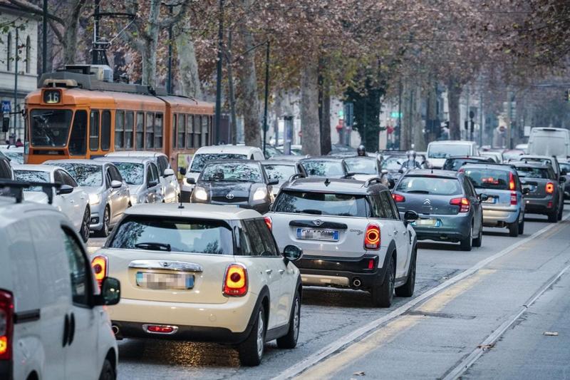 Stop ai diesel Euro 5 da ottobre, è corsa contro il tempo per evitare la batosta green