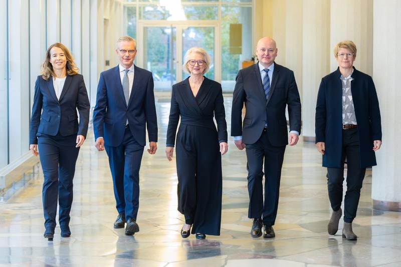 Grabrede auf die Wirtschaftsweisen