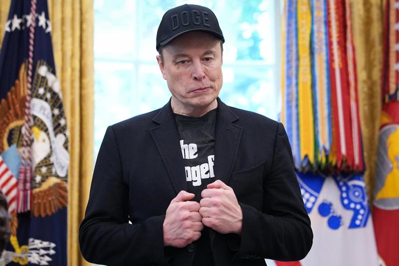 Elon Musk Crawls Back to Trump in Embarrassing 3 A.M. Post