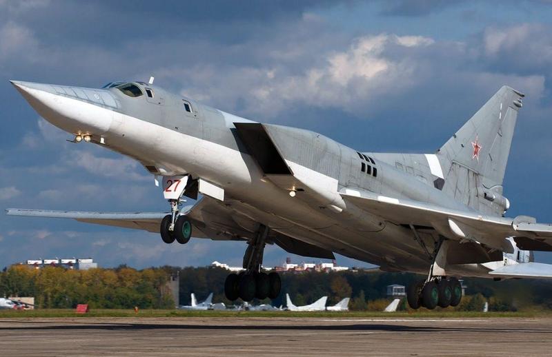 Mar Baltico sorvolato per 4 ore dai bombardieri strategici russi, scortati da caccia Su-30 e Su-27. E “accompagnati” da jet della Nato