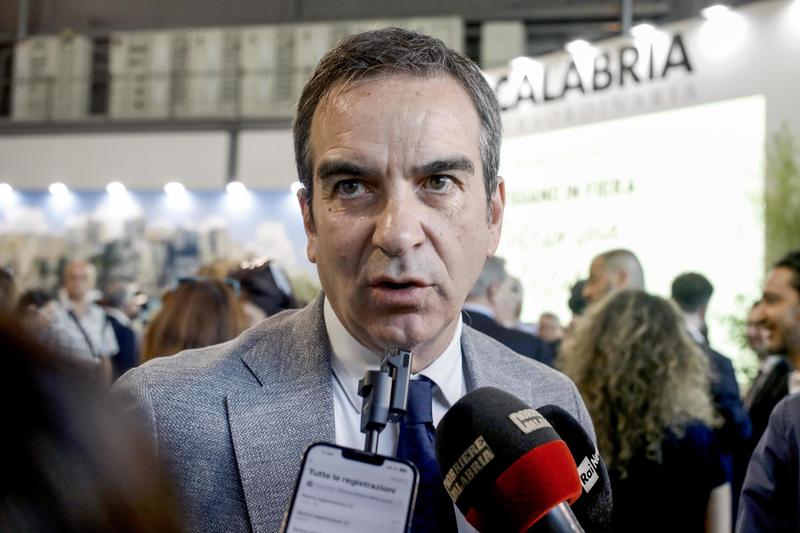 Calabria, il presidente Roberto Occhiuto: “Sono indagato per corruzione”