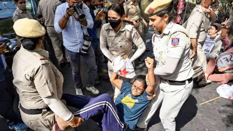 Delhi police detain student activists marching towards Israel embassy; AISA condemns