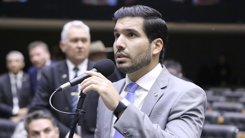 Um deputado jovem lavou a alma da oposição decepcionada com Hugo Motta