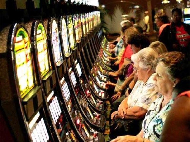 La febbre del gioco dâazzardo e il record dei campani: spendono 3700 euro lâanno