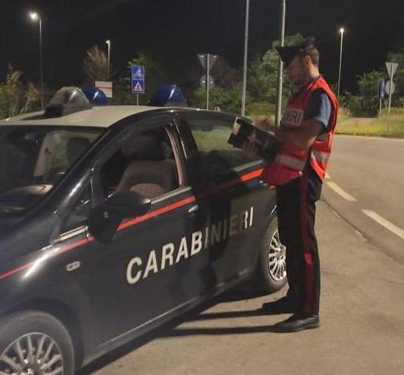 Guastalla, ebbro denunciato per offese ai carabinieri
