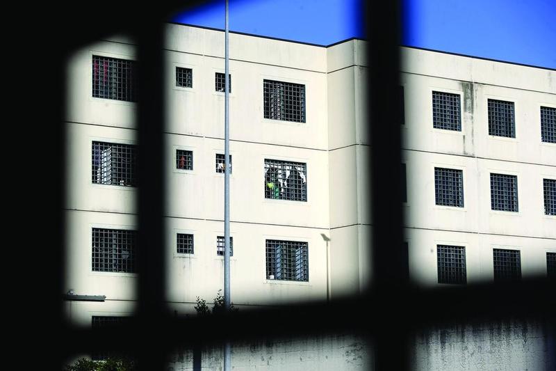 Carcere di Vigevano, la denuncia choc: «Viviamo tra feci, zecche e acqua lurida»