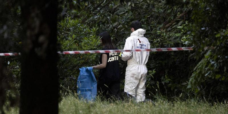 Cadaveri di villa Pamphili, il cerchio si stringe. “Entro 48 ore i nomi di madre e figlia”
