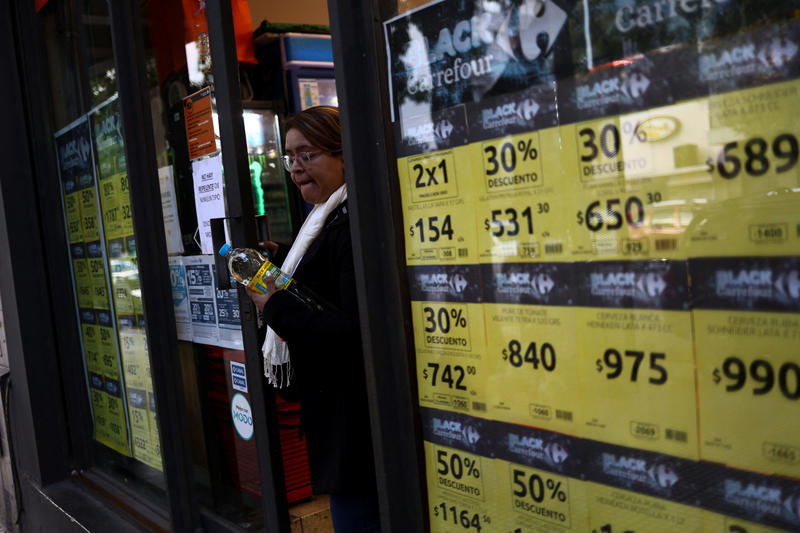Argentina’s monthly inflation falls to 1.5%, the lowest in 5 years