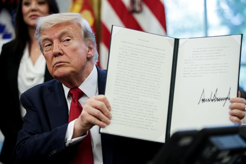 Trump Blocks California E.V. Rules as He Fully Destroys States’ Rights