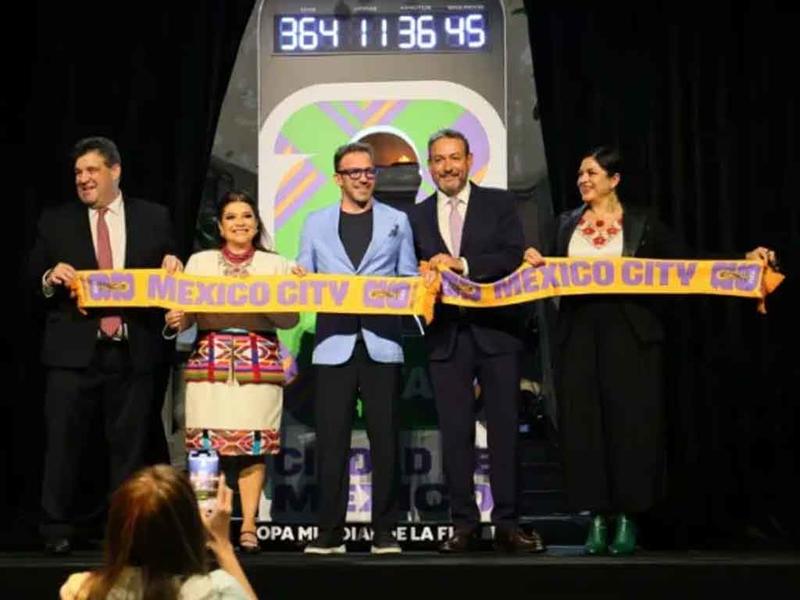 México devela reloj con cuenta regresiva hacia el Mundial de fútbol