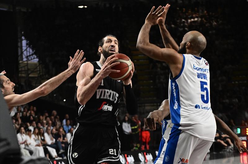 Finale scudetto, la Virtus si impone in rimonta e batte Brescia in gara1: straordinario Shengelia