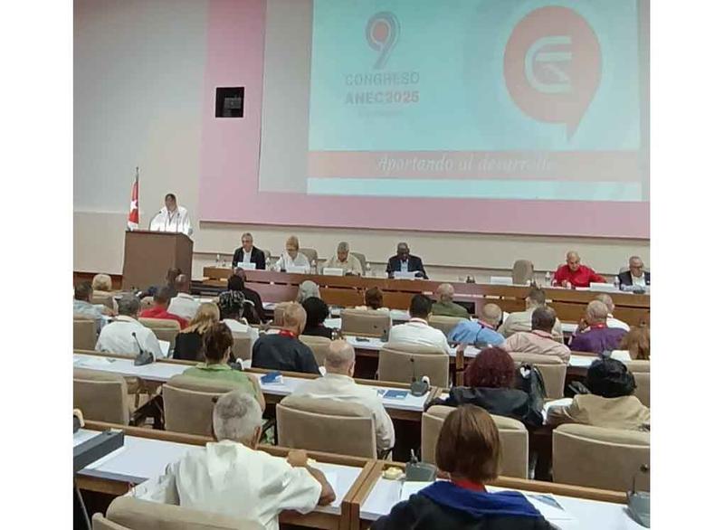 Economistas y contadores de Cuba debaten sobre modelo del país (+Foto)