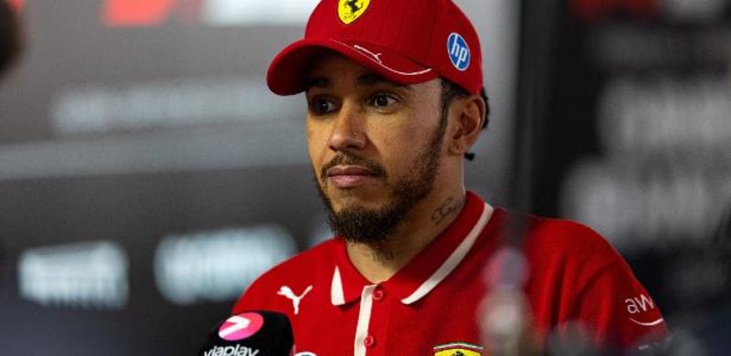 Hamilton defende chefe da Ferrari e dispara: 'Por favor, parem de inventar'