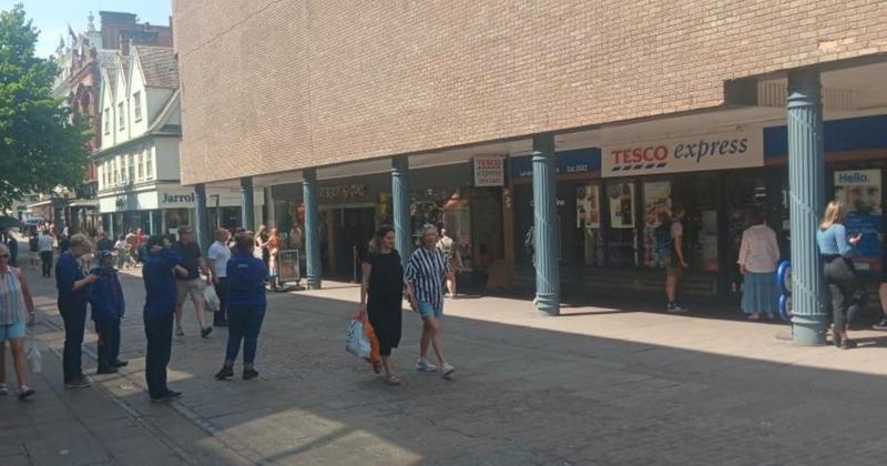 Shops evacuated in busy city street