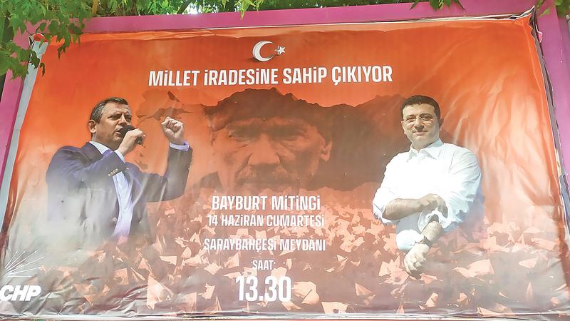 Yeni Akit’e saldıran troller!.Özgür Özel’in jübile mitingi mi?.