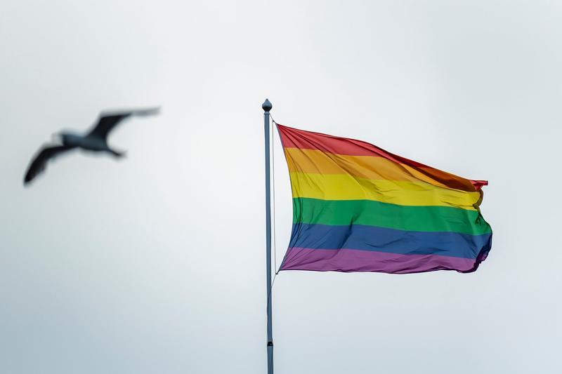 Regnbueflagget reduserer sykefravær