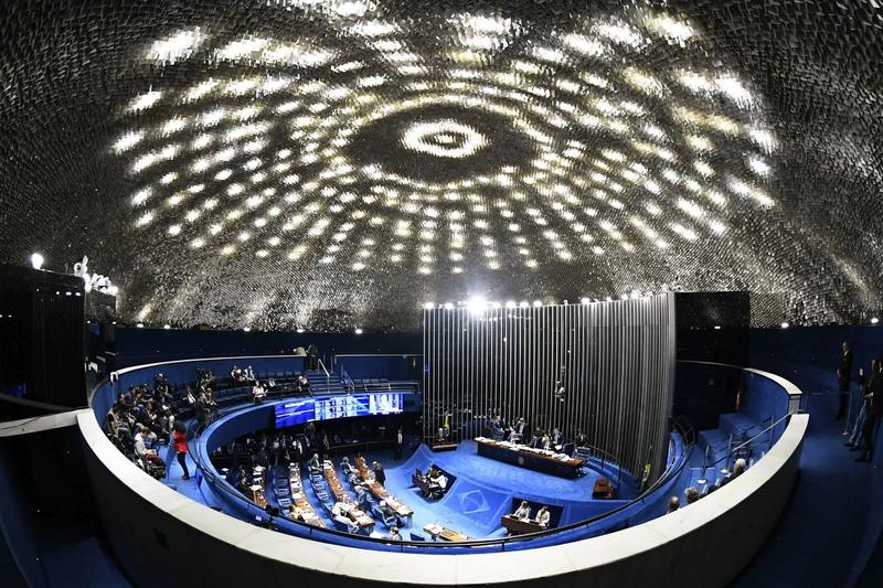 Dezessete pensionistas filhas solteiras do Senado recebem o teto remuneratório