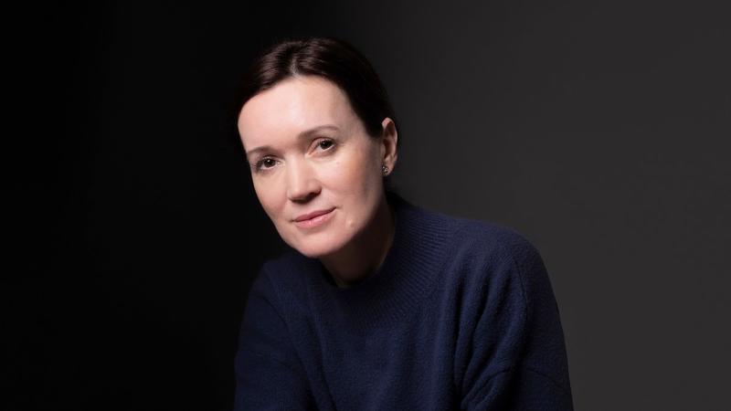 „Kiki Beach“ von Verena Stauffer: Aus dem Handy trinken