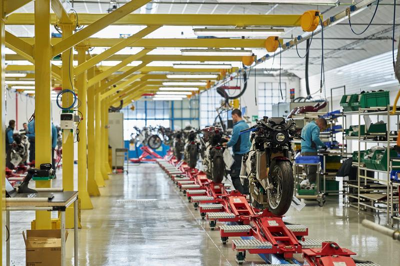 Quale futuro per Mv Agusta? L’azienda: “Mettiamo le basi per una nuova era”. I sindacati: “Nessuna certezza”