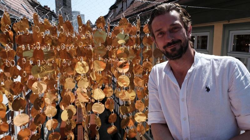 Erfurter Krämerbrückenfest lässt die Jubilarin mit Tausenden Pailletten glitzern