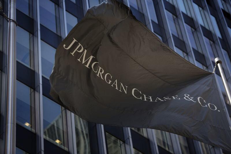 JPMorgan Can Retain Junior Bankers With Cash, Not Threats