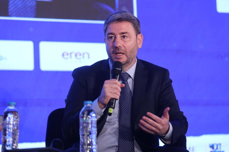Στην αντεπίθεση το ΠΑΣΟΚ: «Η Κεντροαριστερά δεν ψάχνει σωτήρες» – Μήνυμα Ανδρουλάκη σε Τσίπρα ενόψει νέου κόμματος