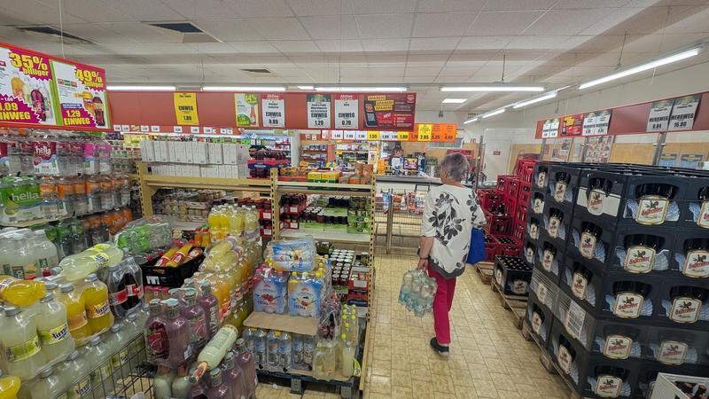 Maskierter bedroht Mitarbeiter von Tankstelle und Supermarkt in Eisenach mit einem Messer