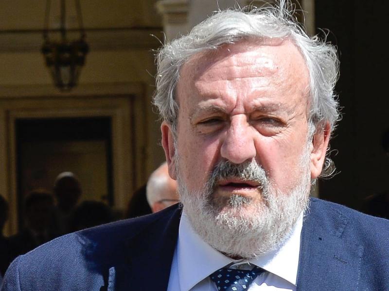 Emiliano politico da 20 anni. Ma una toga è per sempre