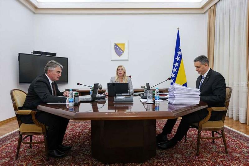 Vanredna sjednica: Predsjedništvo BiH usvojilo zaključke o ekonomskim i trgovinskim konsultacijama sa SAD
