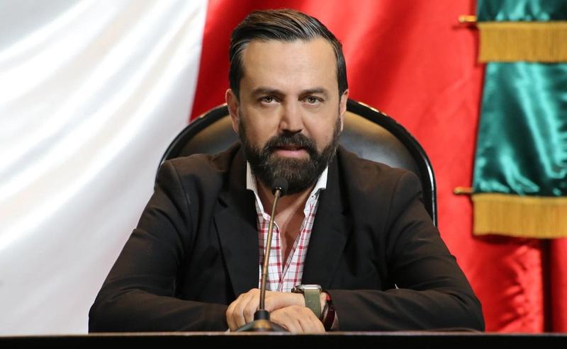 Arturo Ávila se cuelga de la Presidencia para autoelogiarse
