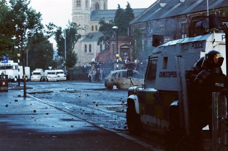 Rassistische Pogrome in Nordirland: Mutmaßlich loyalistische Paramilitärs involviert