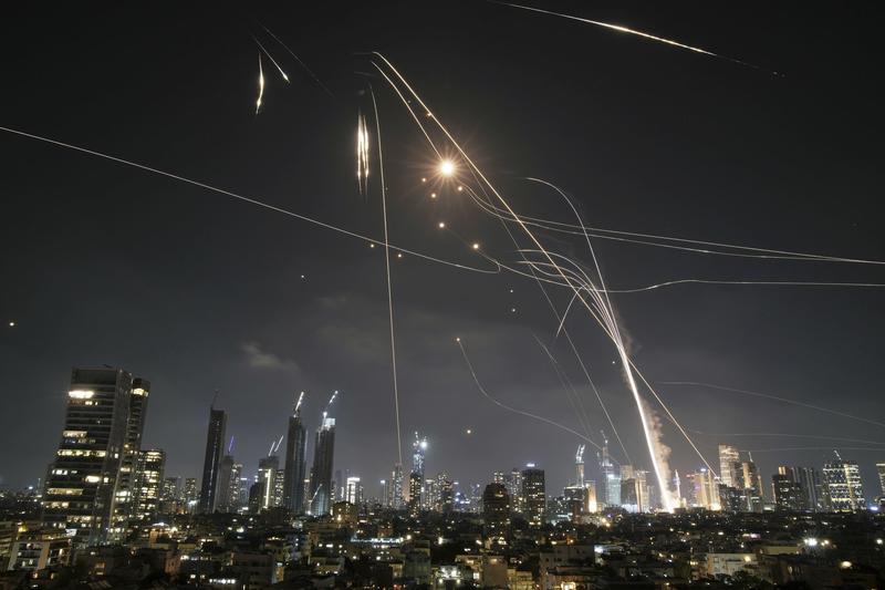 Iranian missiles strike Israel