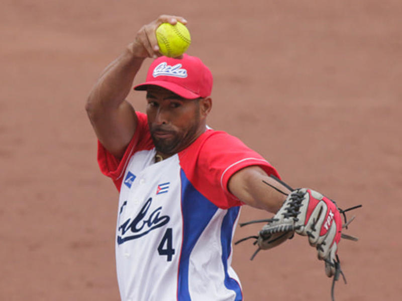 Estelar lanzador Román insiste en llamado a potenciar softbol de Cuba (+Fotos)